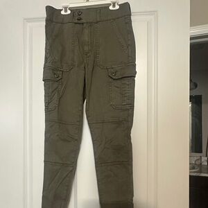Army green cargo American Eagle skinny jeans